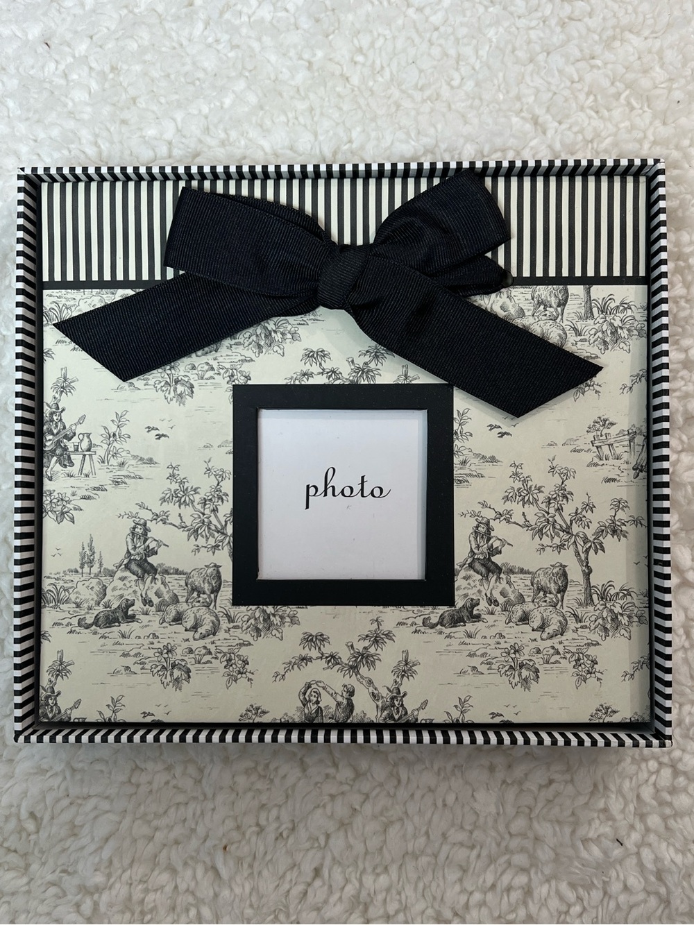 Sixtrees Black & Cream Decorative Toile Photo Window Photo Album